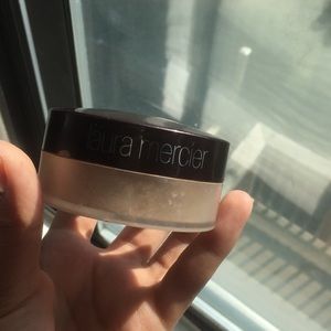 Classic beige Laura Mercier